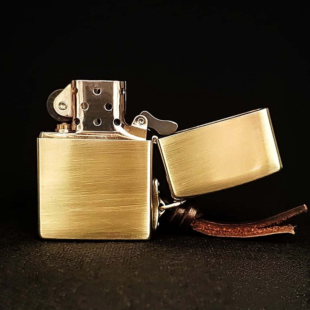 Vintage Car Brass Lighter - Windproof Refillable Pocket Lighter for Men